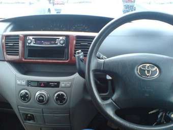 2004 Toyota Noah Pictures