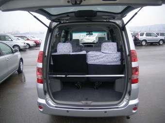 2004 Toyota Noah Pictures