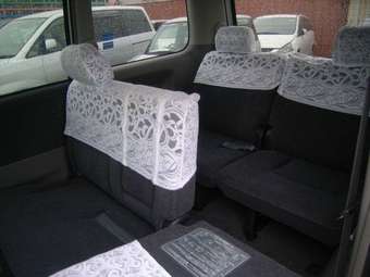 2004 Toyota Noah Pics