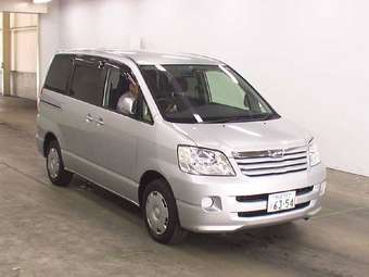 2004 Toyota Noah