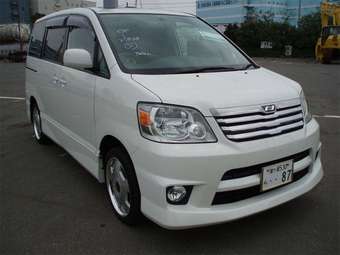 2004 Toyota Noah Pics