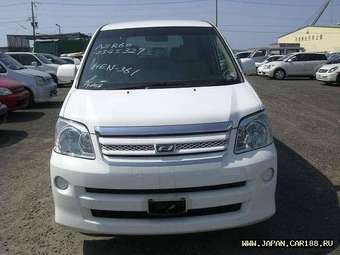 2004 Toyota Noah Images