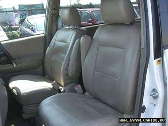 2004 Toyota Noah Pics