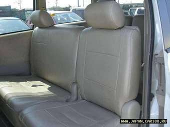 2004 Toyota Noah Pictures