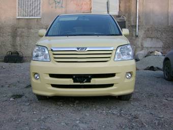 2004 Toyota Noah Pics