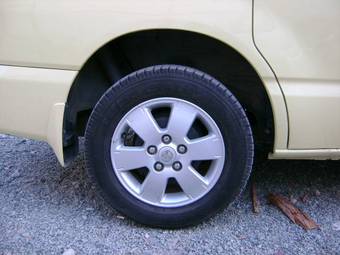 2004 Toyota Noah Pictures