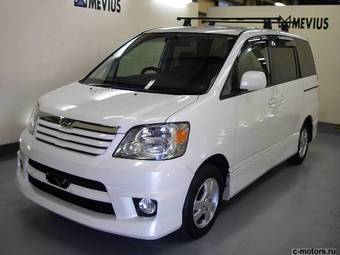 2004 Toyota Noah Pics