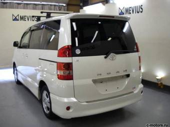 2004 Toyota Noah Pictures