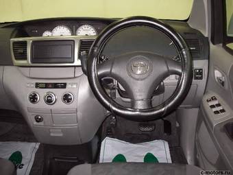 2004 Toyota Noah Photos