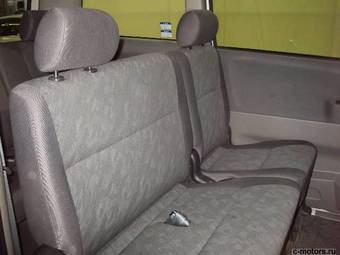 2004 Toyota Noah Photos