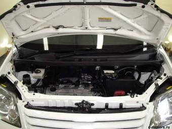 2004 Toyota Noah Pictures