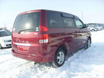 2004 Toyota Noah Photos