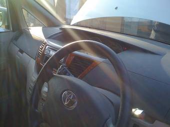 2004 Toyota Noah Photos