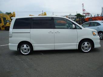 2004 Toyota Noah Wallpapers