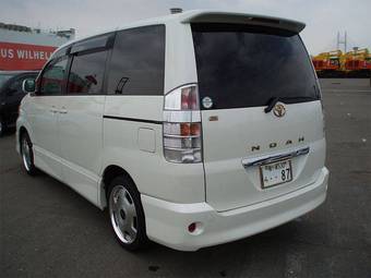 2004 Toyota Noah Pictures