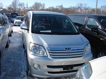 2004 Toyota Noah For Sale