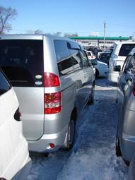 2004 Toyota Noah Images
