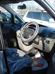 2004 Toyota Noah Pictures