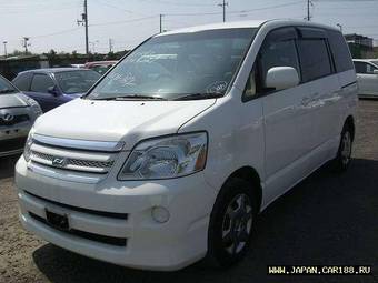 2004 Toyota Noah Pictures