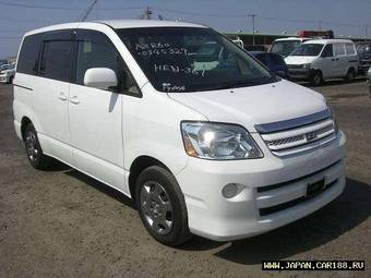 2004 Toyota Noah Photos