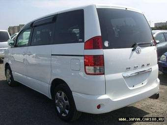 2004 Toyota Noah Pictures