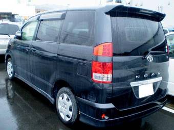 2004 Toyota Noah Wallpapers