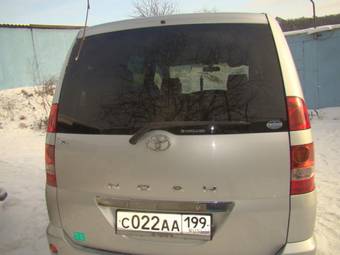 2004 Toyota Noah Pictures