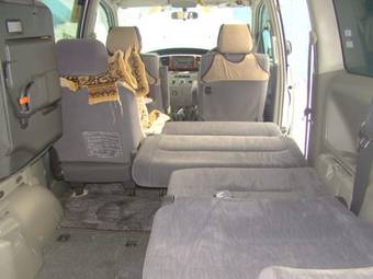 2004 Toyota Noah Images