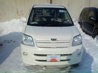 2004 Toyota Noah Photos