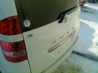 2004 Toyota Noah Pictures