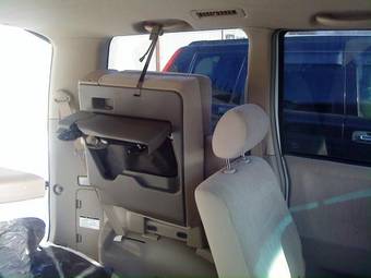 2004 Toyota Noah Pictures