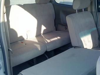 2004 Toyota Noah Photos