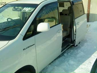 2004 Toyota Noah Wallpapers