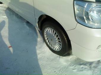 2004 Toyota Noah Images