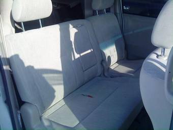 2004 Toyota Noah Pictures