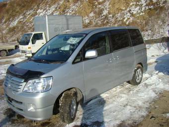 2004 Toyota Noah Pictures