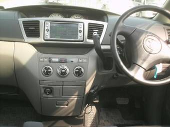 2004 Toyota Noah Pictures