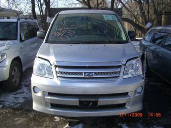 2004 Toyota Noah Pictures