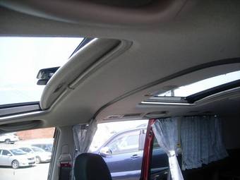 2004 Toyota Noah Pictures