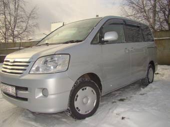 2004 Toyota Noah For Sale