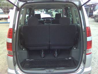 2004 Toyota Noah Photos