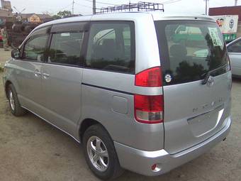 2004 Toyota Noah Wallpapers