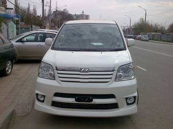 2004 Toyota Noah Pictures