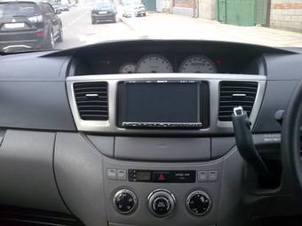 2004 Toyota Noah Photos