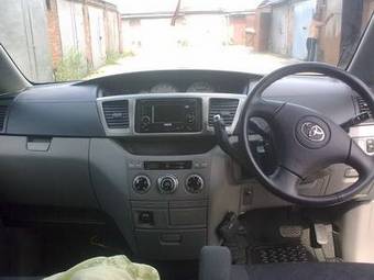 2004 Toyota Noah Pictures