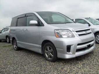 2004 Toyota Noah Pictures