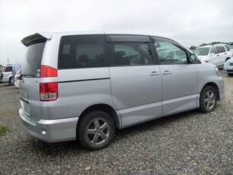 2004 Toyota Noah Wallpapers