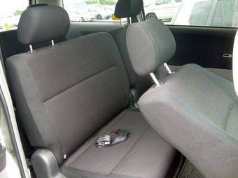 2004 Toyota Noah Images