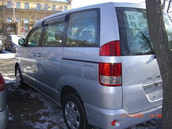 2004 Toyota Noah Photos