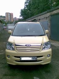 2004 Toyota Noah Pictures